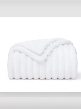 Cozy Comfort by Bedsure Fleece Blanket - White 90x90